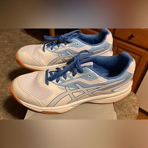 Women’s size 9 ASICS volleyball shoes